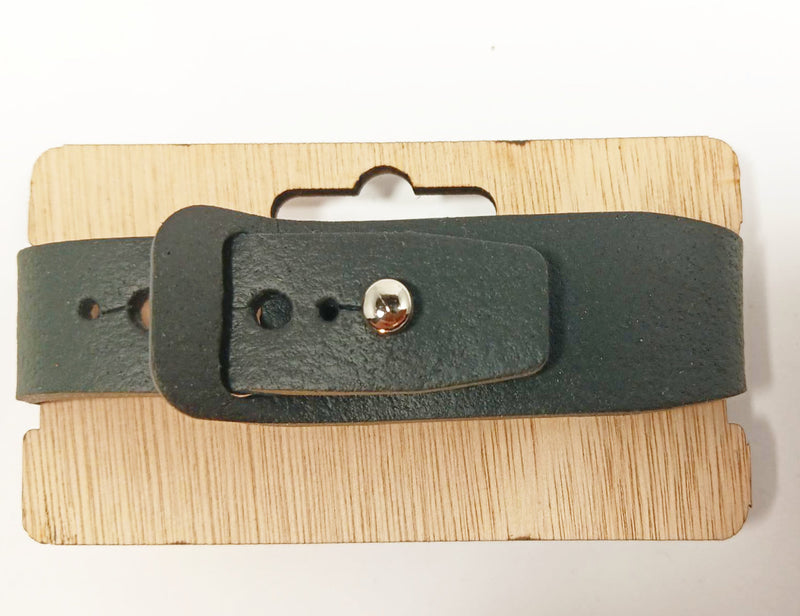 OPGESLAGEN. Armband zwart